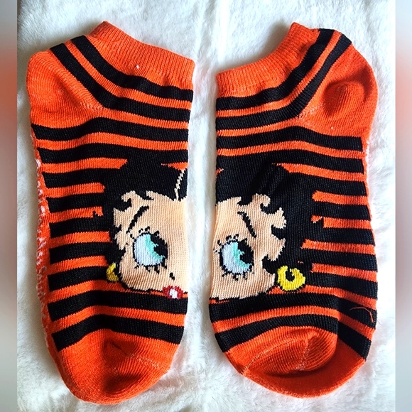 🔥SPOOKY "BETTY BOOP" SOCKS🔥 - Picture 3 of 4